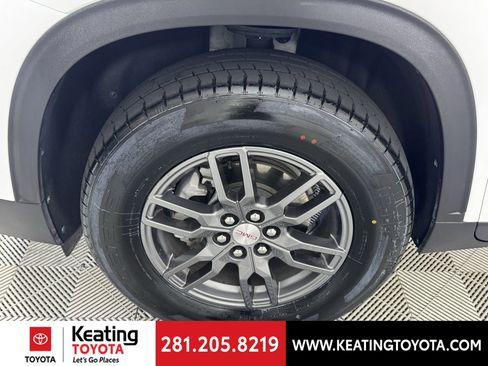 Used 2025 GMC Acadia Elevation image 29