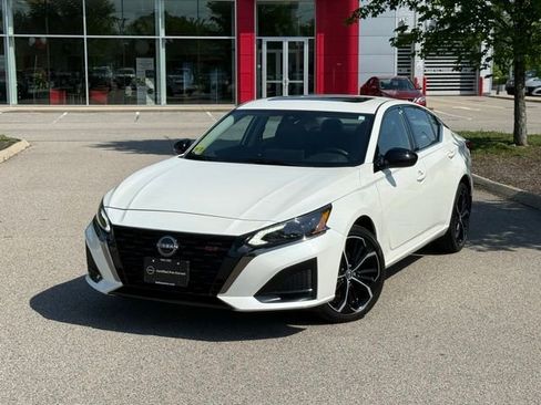 Used 2025 Nissan Altima 2.5 SR w/ SR Premium Package AWD/4WD image 9