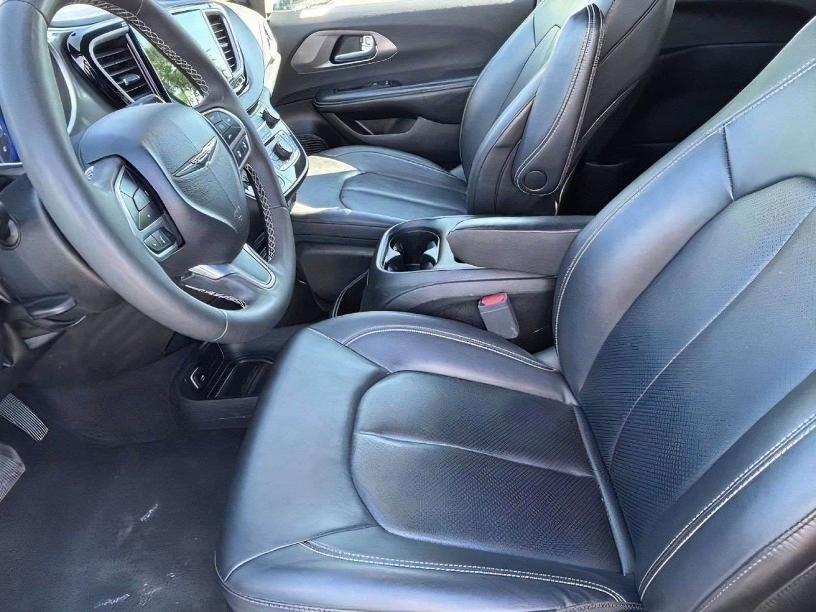 Used 2025 Chrysler Pacifica Select FWD image 18