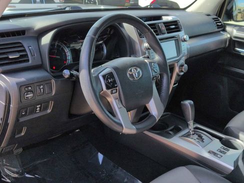 Used 2017 Toyota 4Runner SR5 Premium image 10