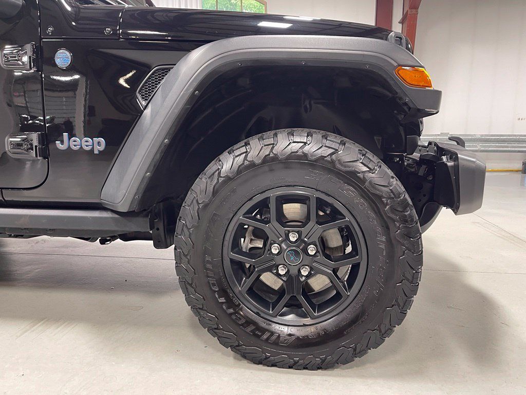 Used 2024 Jeep Wrangler Unlimited AWD/4WD image 16