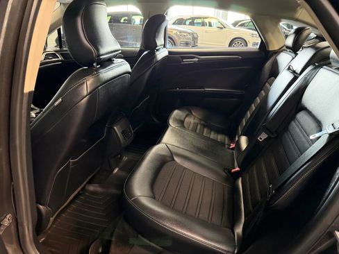 Used 2017 Ford Fusion SE w/ Equipment Group 201A image 16