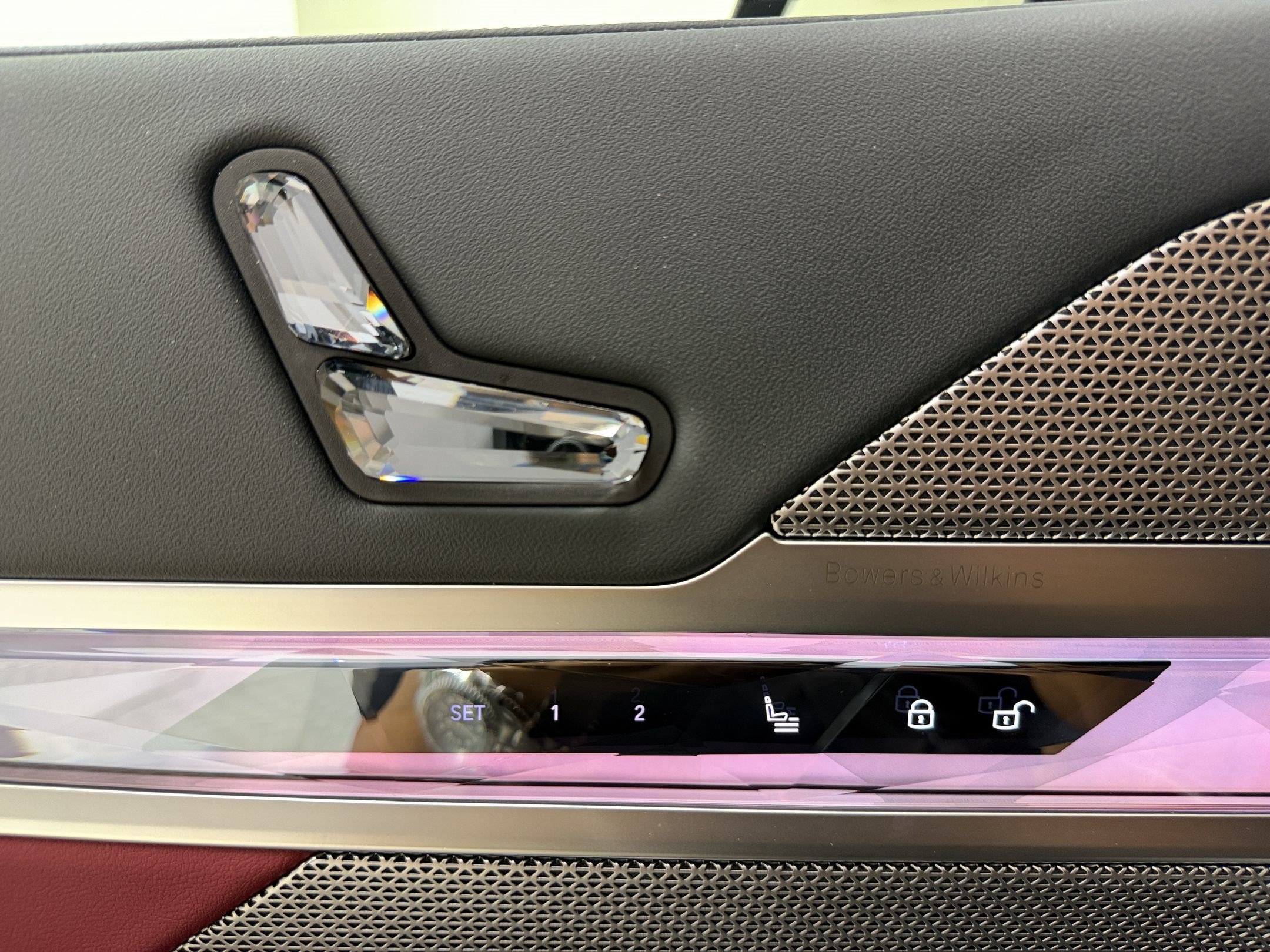 Certified 2025 BMW 740i w/ Premium Package RWD image 27