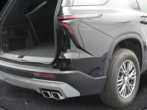 Used 2024 Chevrolet Traverse LT w/ Enhanced Driving Package AWD/4WD image 12