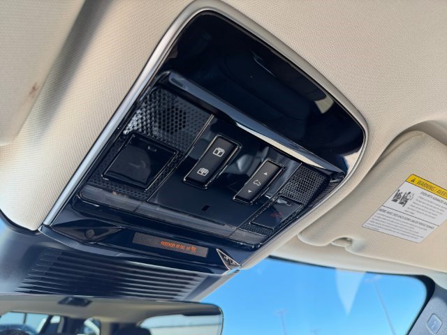 Certified 2025 Land Rover Range Rover SE AWD/4WD image 27