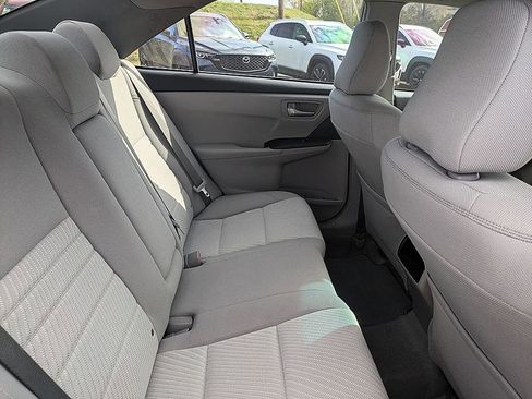 Used 2015 Toyota Camry LE image 31