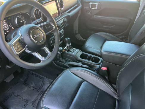 Used 2023 Jeep Wrangler Unlimited Sahara AWD/4WD image 10