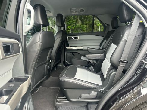 Used 2023 Ford Explorer XLT w/ Equipment Group 202A AWD/4WD image 9
