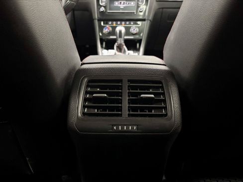 Used 2017 Volkswagen GTI SE FWD image 21