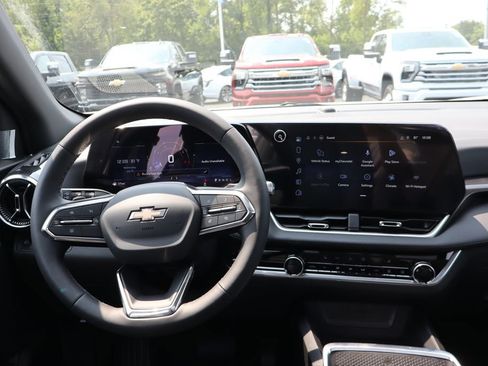New 2027 Chevrolet Equinox LT w/ Convenience Package II FWD image 11