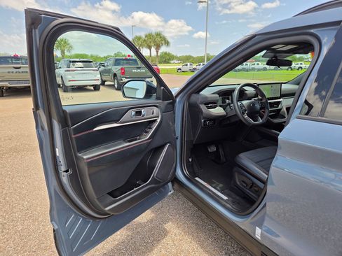Used 2025 Ford Explorer ST-Line RWD image 11