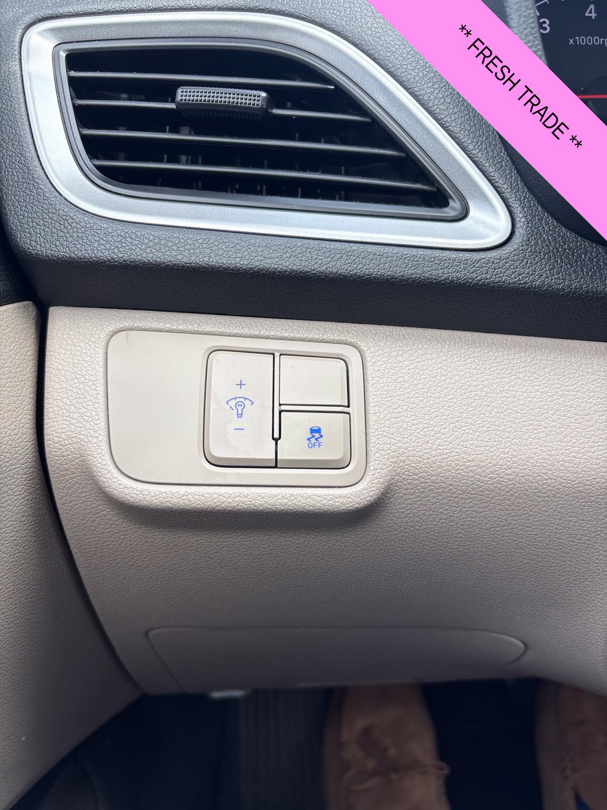 Used 2022 Hyundai Accent SE FWD image 9