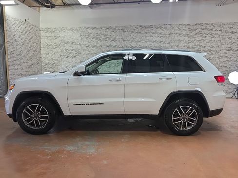 Used 2020 Jeep Grand Cherokee Laredo w/ 18" Wheel & 8.4" Radio Group image 4