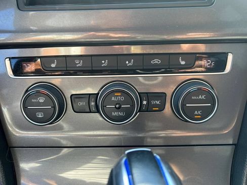 Used 2016 Volkswagen e-Golf SE w/ DC Fast Charging Package FWD image 24