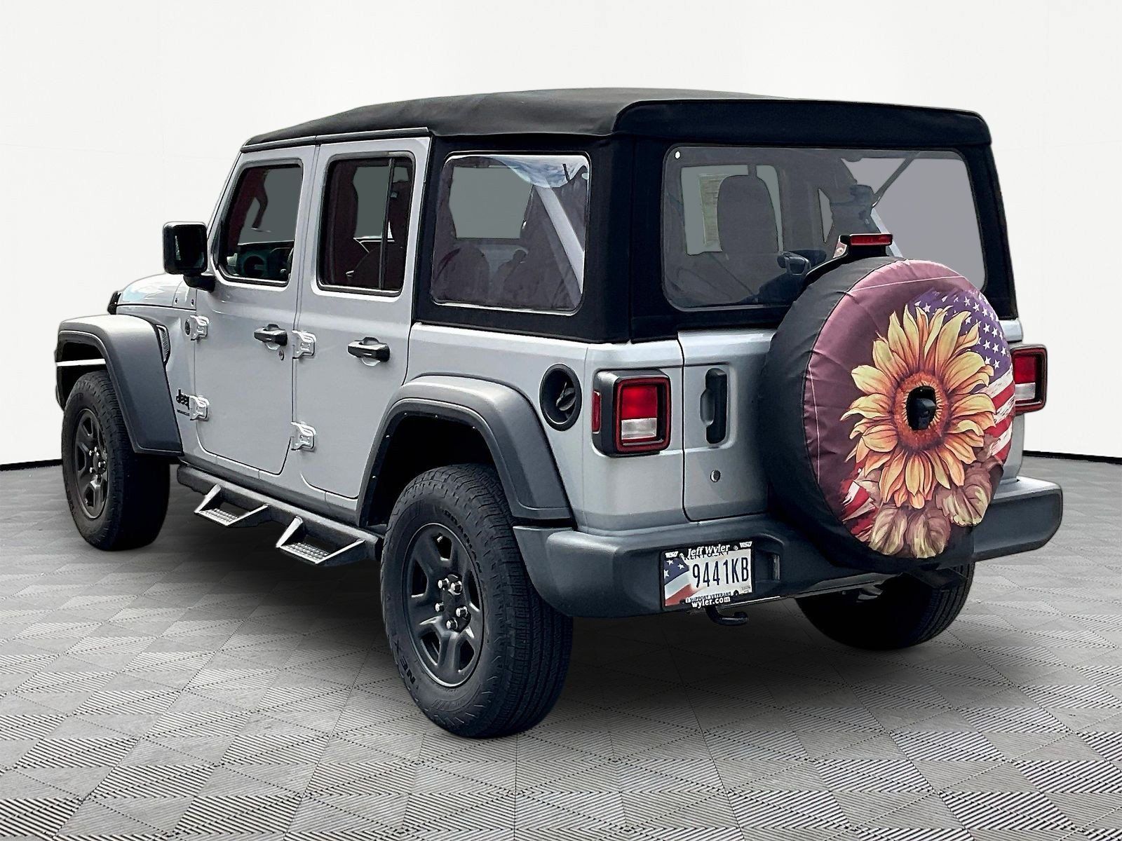 Used 2024 Jeep Wrangler Unlimited Sport AWD/4WD image 4