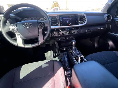 Used 2016 Toyota Tacoma TRD Off-Road image 16