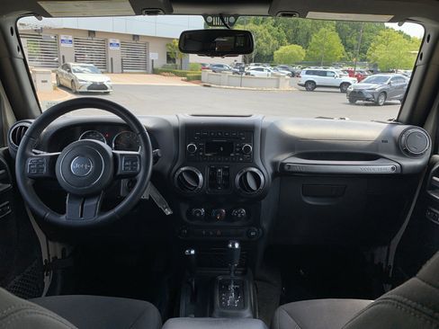 Used 2018 Jeep Wrangler Unlimited Sport S AWD/4WD image 30