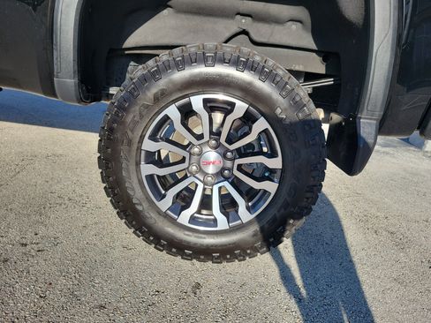 Used 2023 GMC Sierra 1500 AT4 w/ Technology Package AWD/4WD image 26
