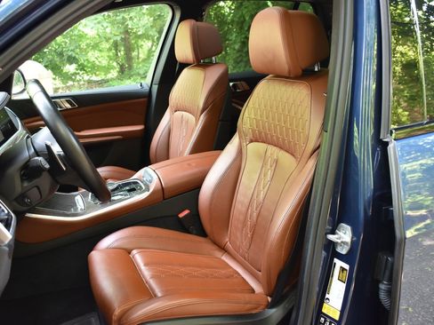 Used 2022 BMW X5 xDrive40i w/ M Sport Package AWD/4WD image 13