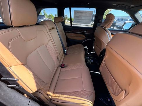 New 2025 Jeep Grand Cherokee Summit w/ Obsidian Package image 14