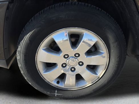 Used 2010 Jeep Grand Cherokee Limited w/ Mopar Chrome Edition Group image 9