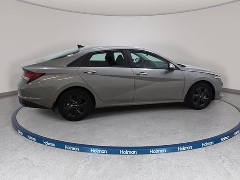 Used 2023 Hyundai Elantra SEL FWD image 5