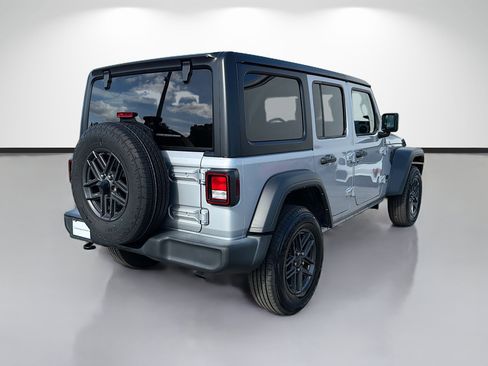 Used 2024 Jeep Wrangler Unlimited Sport AWD/4WD image 3