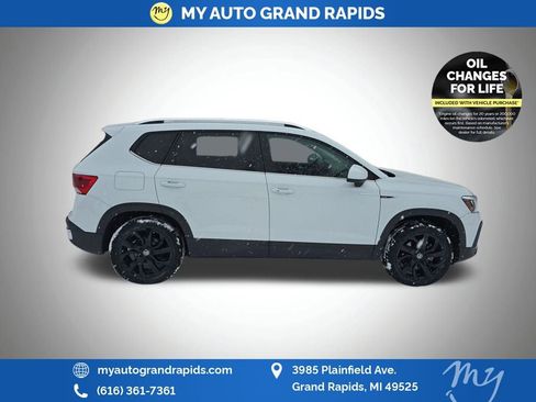 Used 2022 Volkswagen Taos SE image 16