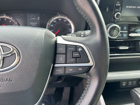 Used 2022 Toyota Highlander LE image 13