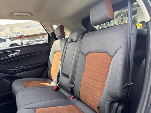 Used 2018 Ford Edge SEL w/ SEL Appearance Package image 24