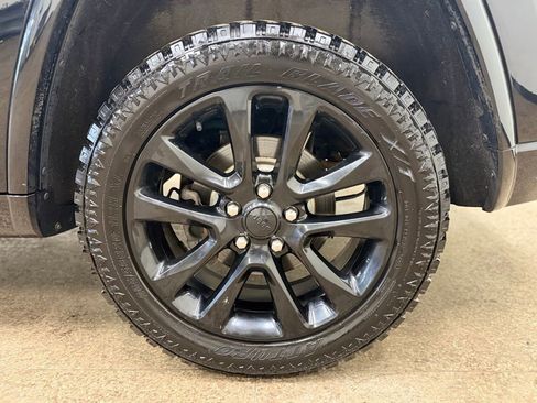 Used 2020 Jeep Grand Cherokee Altitude image 25