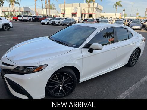 Used 2024 Toyota Camry SE w/ Convenience Package image 1