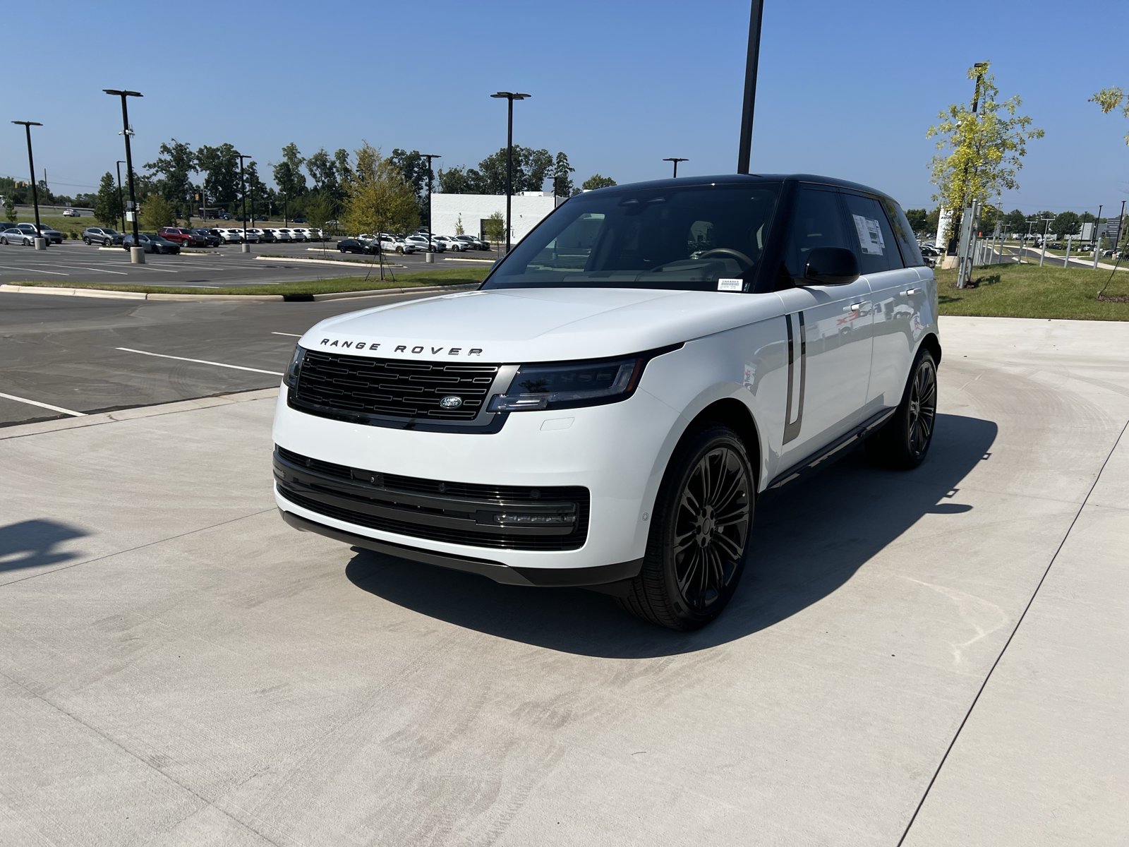 New 2026 Land Rover Range Rover SE AWD/4WD image 1