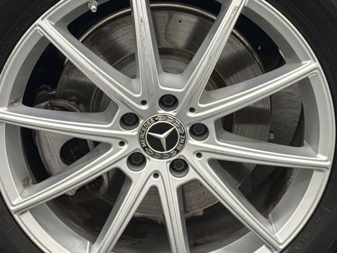 Used 2024 Mercedes-Benz GLE 450e 4MATIC image 5