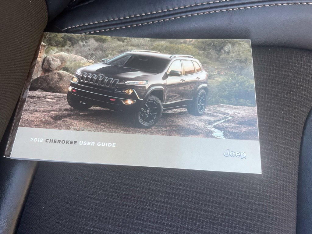 Used 2018 Jeep Cherokee Latitude Plus w/ Comfort/Convenience Group AWD/4WD image 28