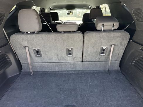 Used 2024 Chevrolet Traverse LT image 21
