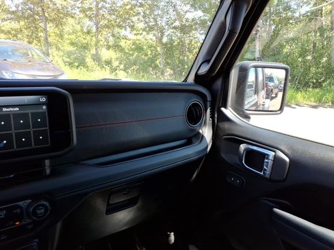 Used 2025 Jeep Wrangler Unlimited Rubicon AWD/4WD image 20