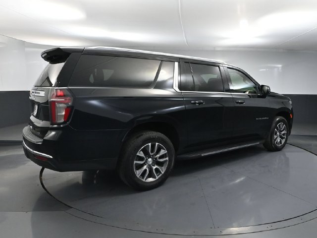 Used 2022 Chevrolet Suburban LT w/ Luxury Package AWD/4WD image 4