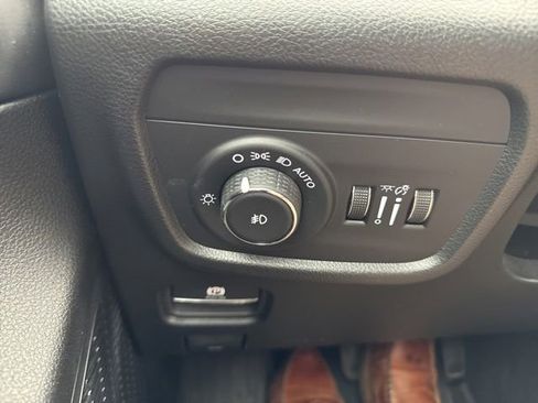 Used 2025 Jeep Grand Cherokee L Limited w/ Luxury Tech Group II AWD/4WD image 23