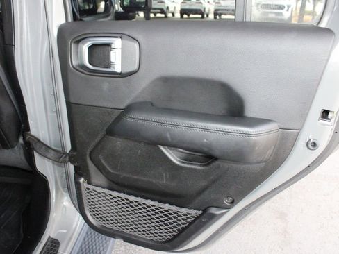 Used 2022 Jeep Wrangler Unlimited Sahara AWD/4WD image 51