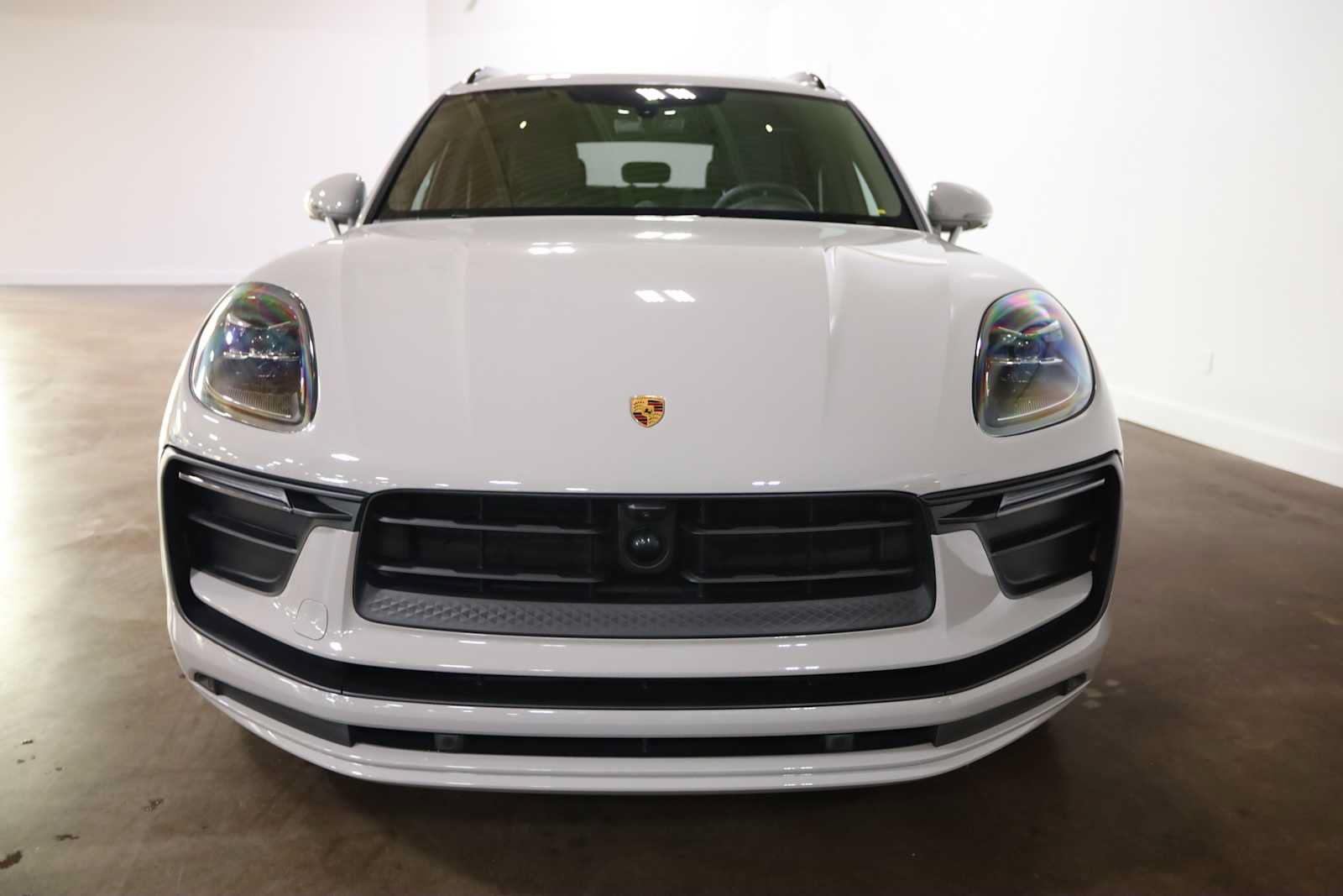 Used 2025 Porsche Macan AWD/4WD image 10