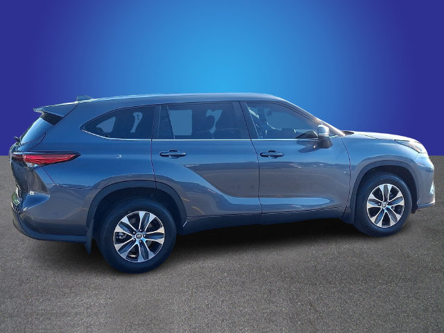 Used 2023 Toyota Highlander XLE AWD/4WD image 5