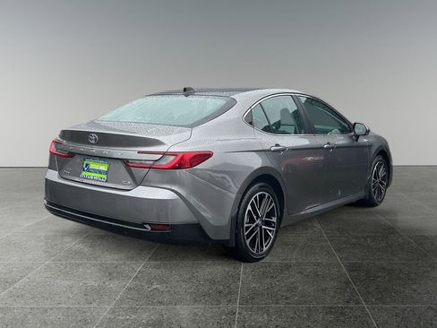 Used 2025 Toyota Camry XLE AWD/4WD image 7