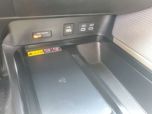 Used 2025 Toyota Camry SE FWD image 21