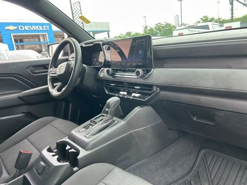Used 2024 Chevrolet Colorado W/T RWD image 32