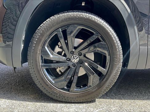 Certified 2023 Volkswagen Atlas SE w/ Panoramic Sunroof Package FWD image 8