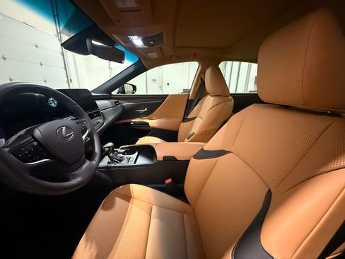Used 2024 Lexus ES 350 w/ Premium Package image 16
