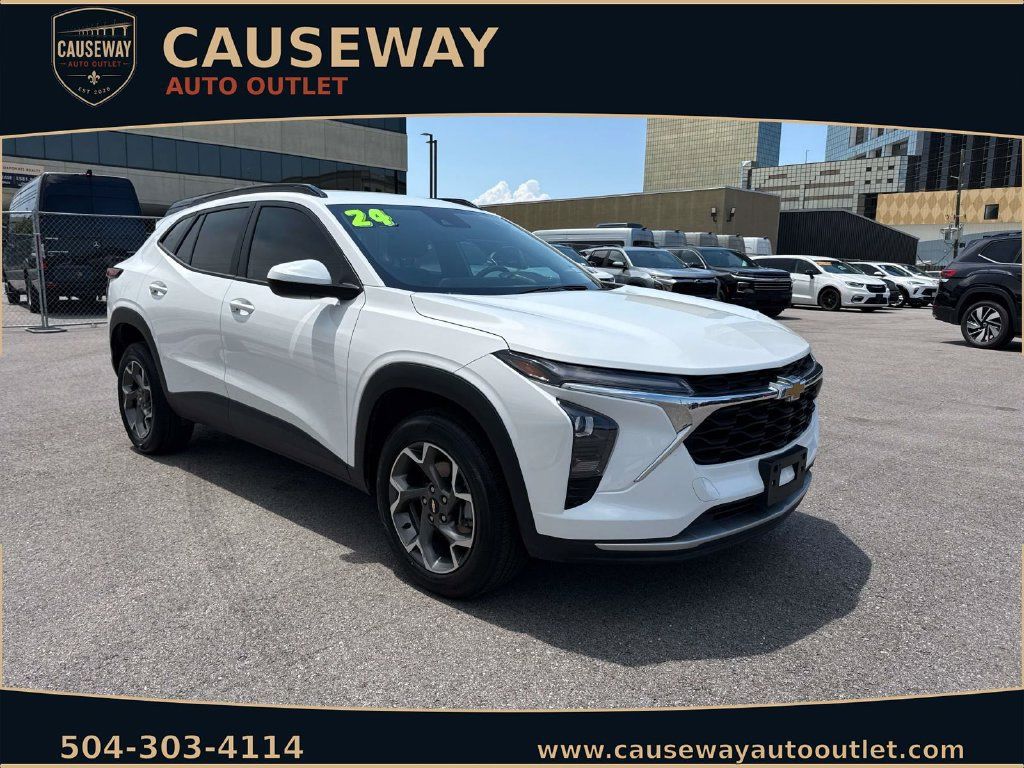 Used 2024 Chevrolet Trax LT FWD image 1