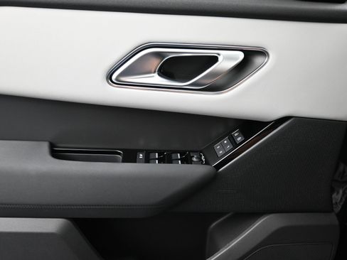 Certified 2025 Land Rover Range Rover Velar Dynamic SE image 12