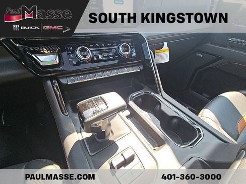 Used 2025 GMC Sierra 1500 AT4 w/ AT4 Premium Package AWD/4WD image 15